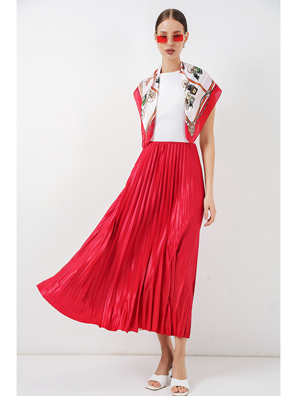 8009 Deri Görünümlü Piliseli Etek - Kırmızı-2