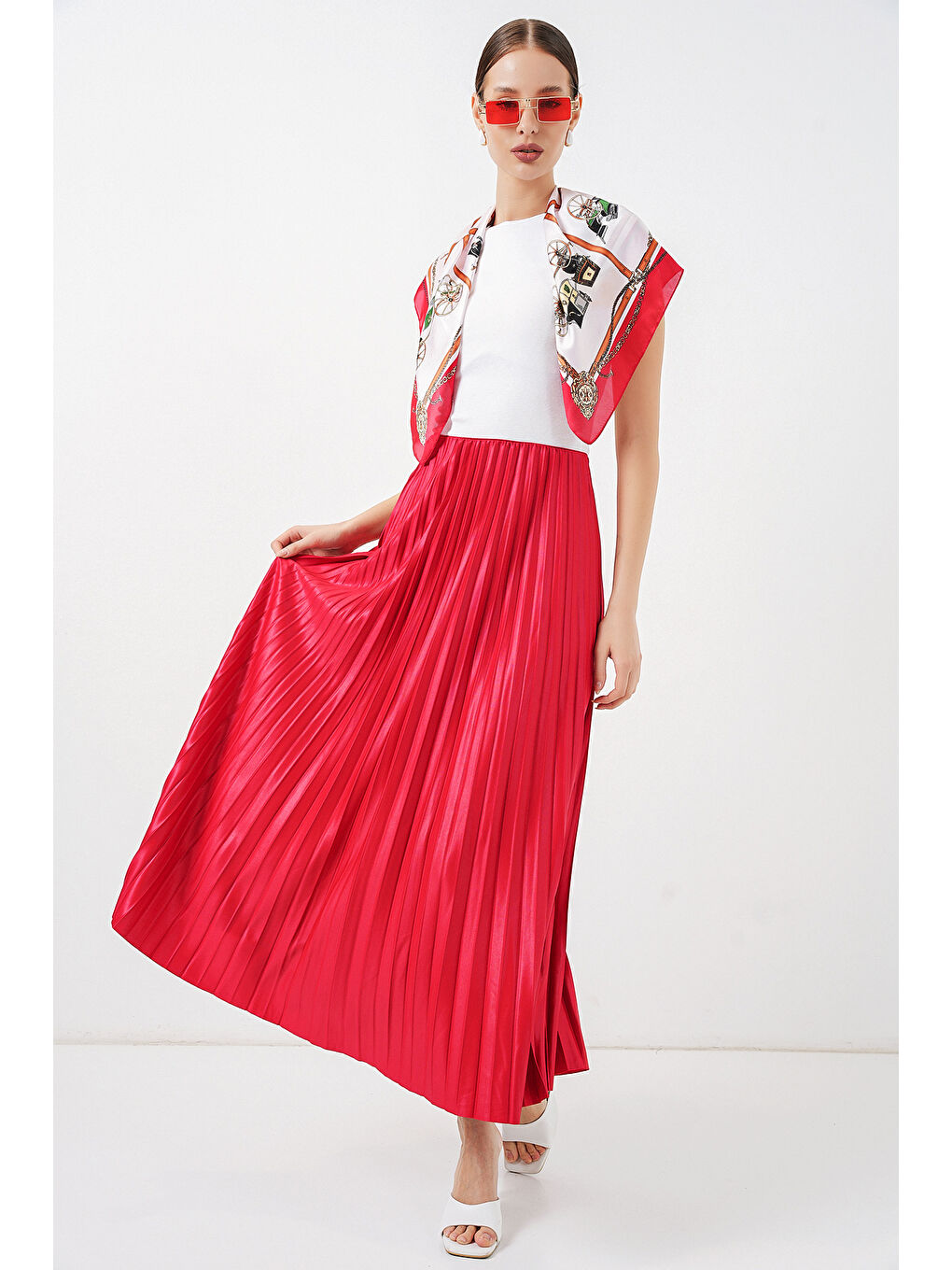 8009 Deri Görünümlü Piliseli Etek - Kırmızı-4