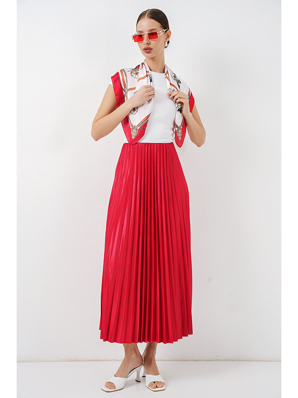 8009 Deri Görünümlü Piliseli Etek - Kırmızı-5