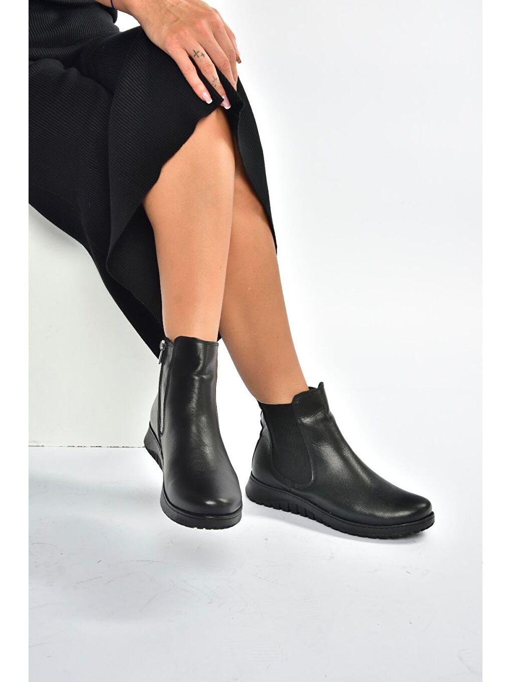 Siyah Kadın Bot V324501103-2