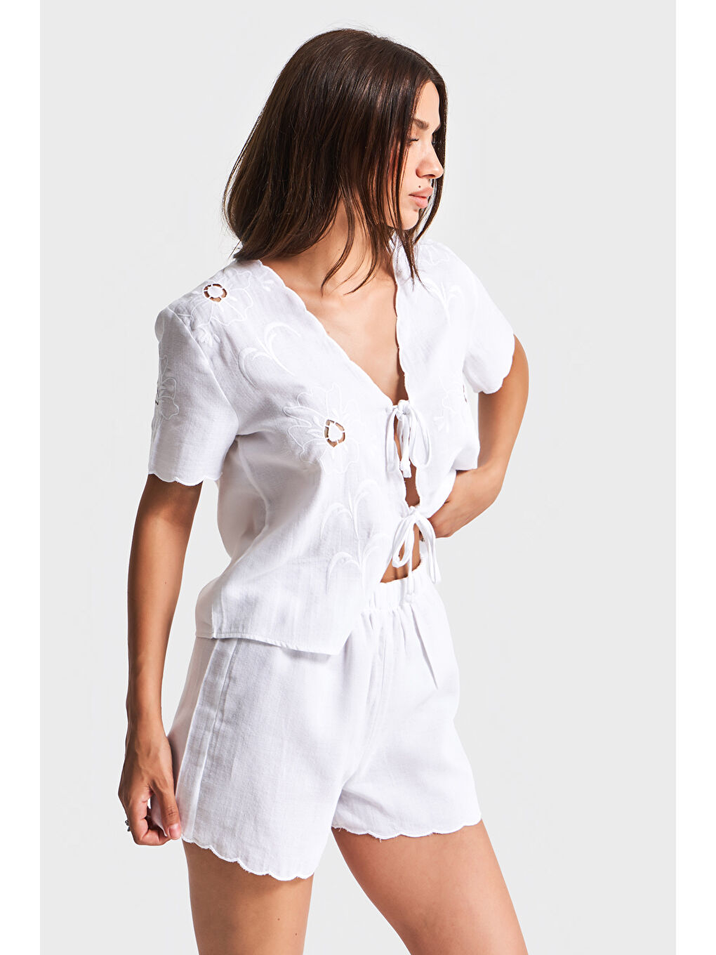 Kadın Beyaz Renk s5-101 Keten Dantel Nakışlı Şort Ve Gömlek 2'li Kombin