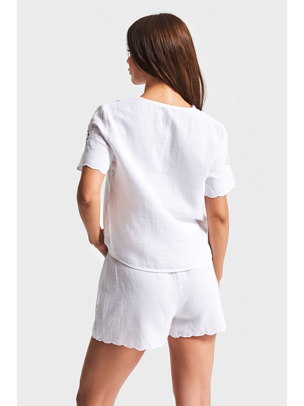 Kadın Beyaz Renk s5-101 Keten Dantel Nakışlı Şort Ve Gömlek 2'li Kombin-3