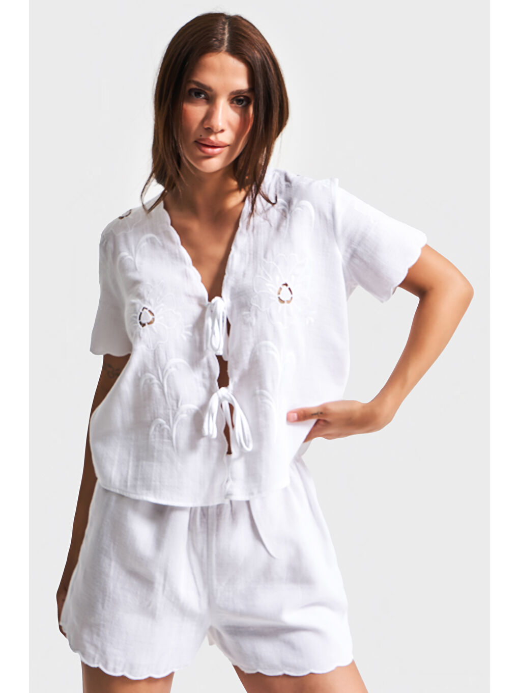 Kadın Beyaz Renk s5-101 Keten Dantel Nakışlı Şort Ve Gömlek 2'li Kombin-4