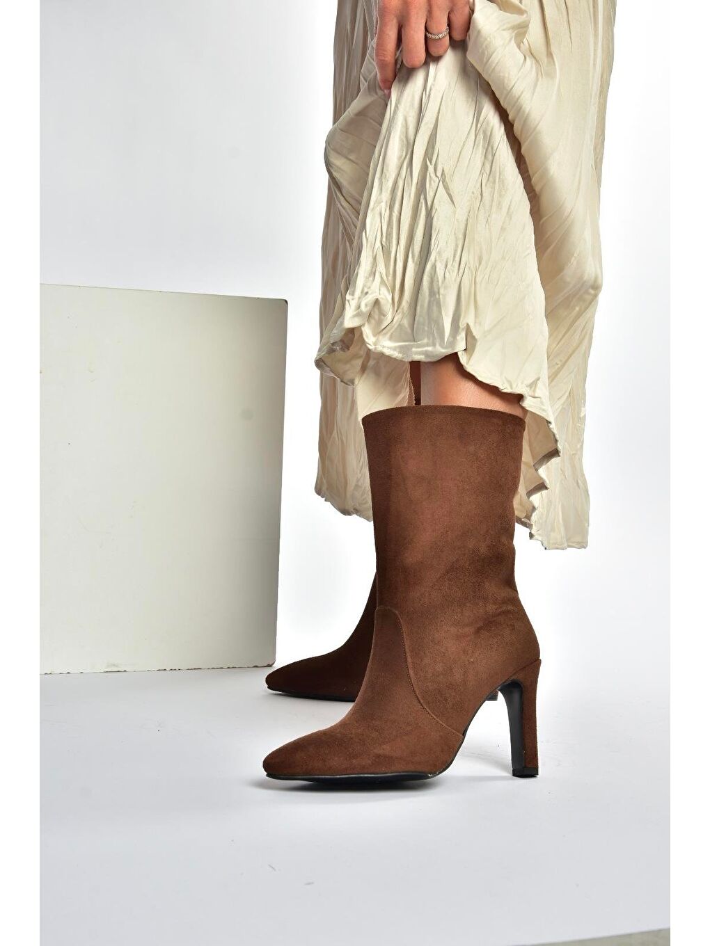 Kahverengi Kadın Bot L404891302-2