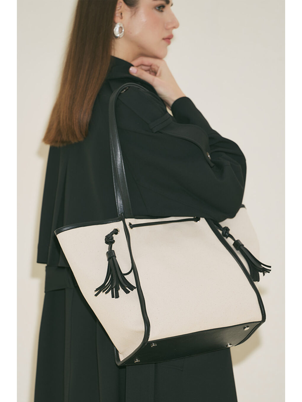 Kanvas Püsküllü Cıty Çanta Siyah-2