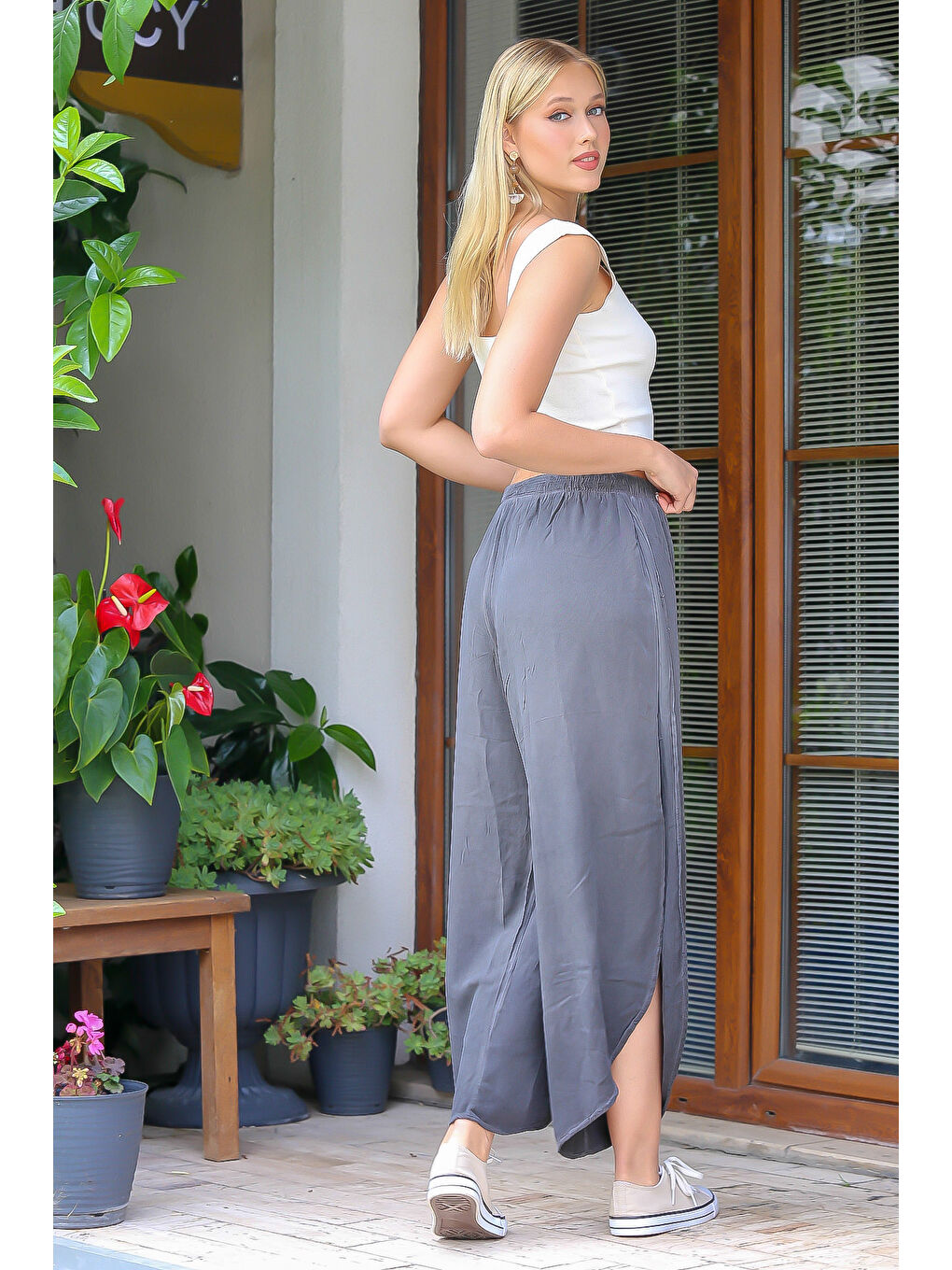 Gri Yırtmaçlı Dokuma Geniş Kesim Lastikli Bel Bol Paça Şalvar Pantolon-1