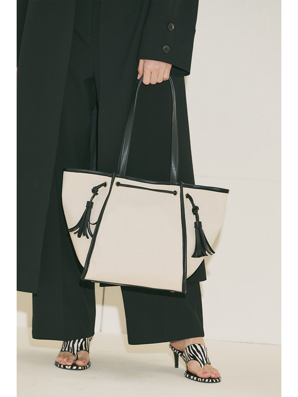 Kanvas Püsküllü Cıty Çanta Siyah-4