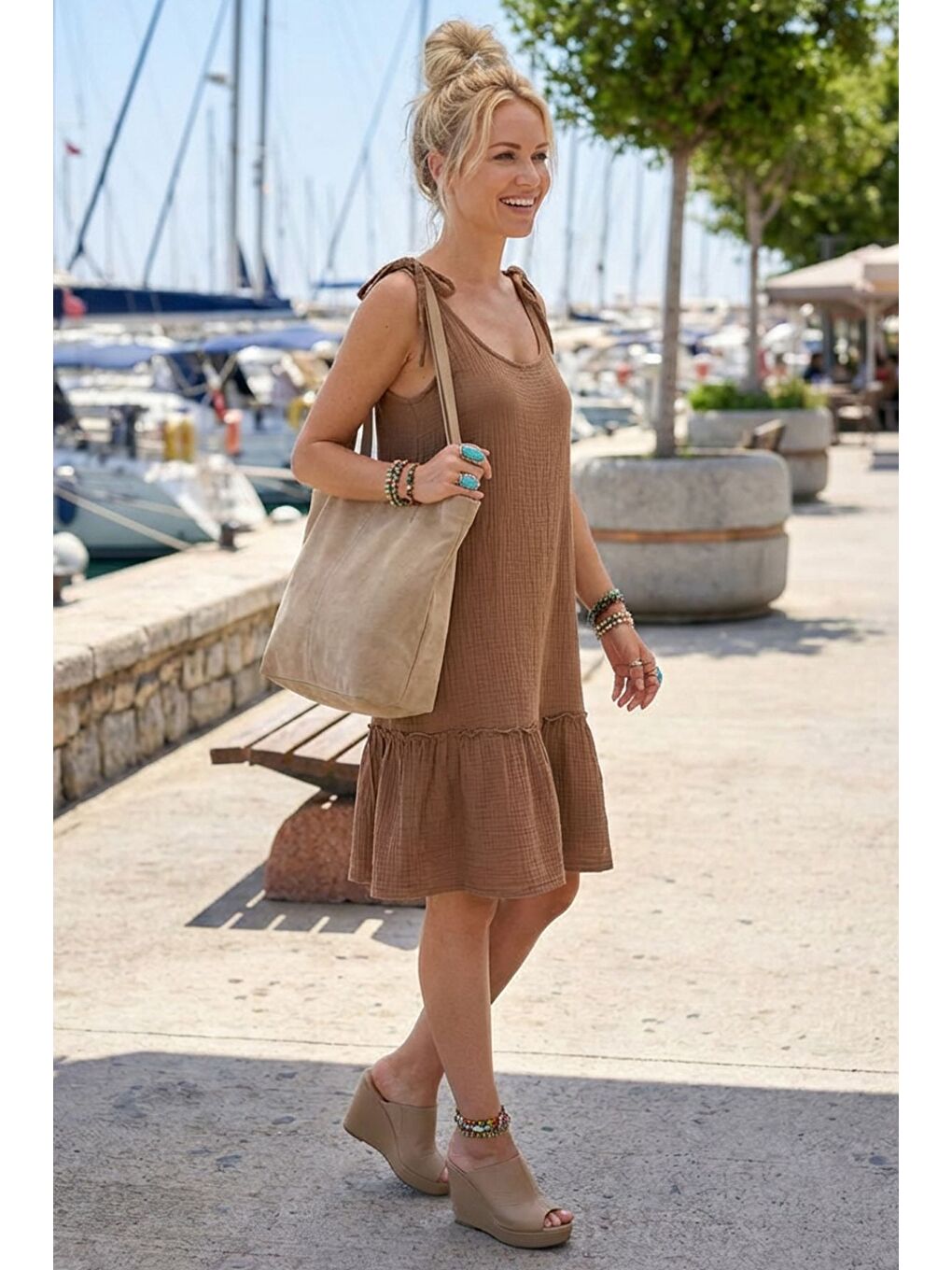 Kahverengi Tarçın Rengi Askılı Eteği Fırfırlı Omuzdan Bağlamalı Casual Müslin Dokuma Elbise 95 50-2