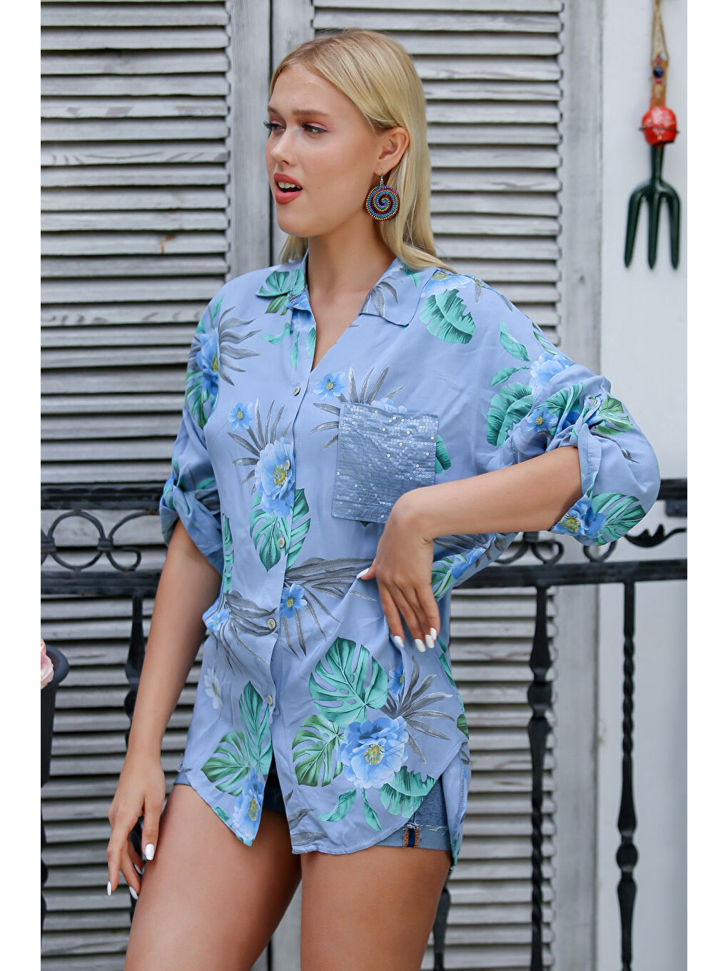 İtalyan Açık Mavi 3/4 Kol Tropikal Desenli Cepli Payetli Allover Baskılı Örme Gömlek-4