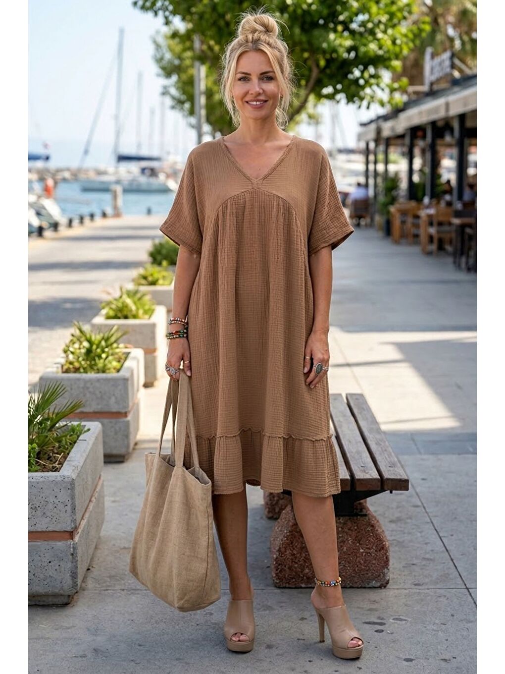 Koyu Bej V Yaka Kısa Kol Eteği Fırfırlı Casual Müslin Geniş Kesim Dokuma Elbise 106 75-1