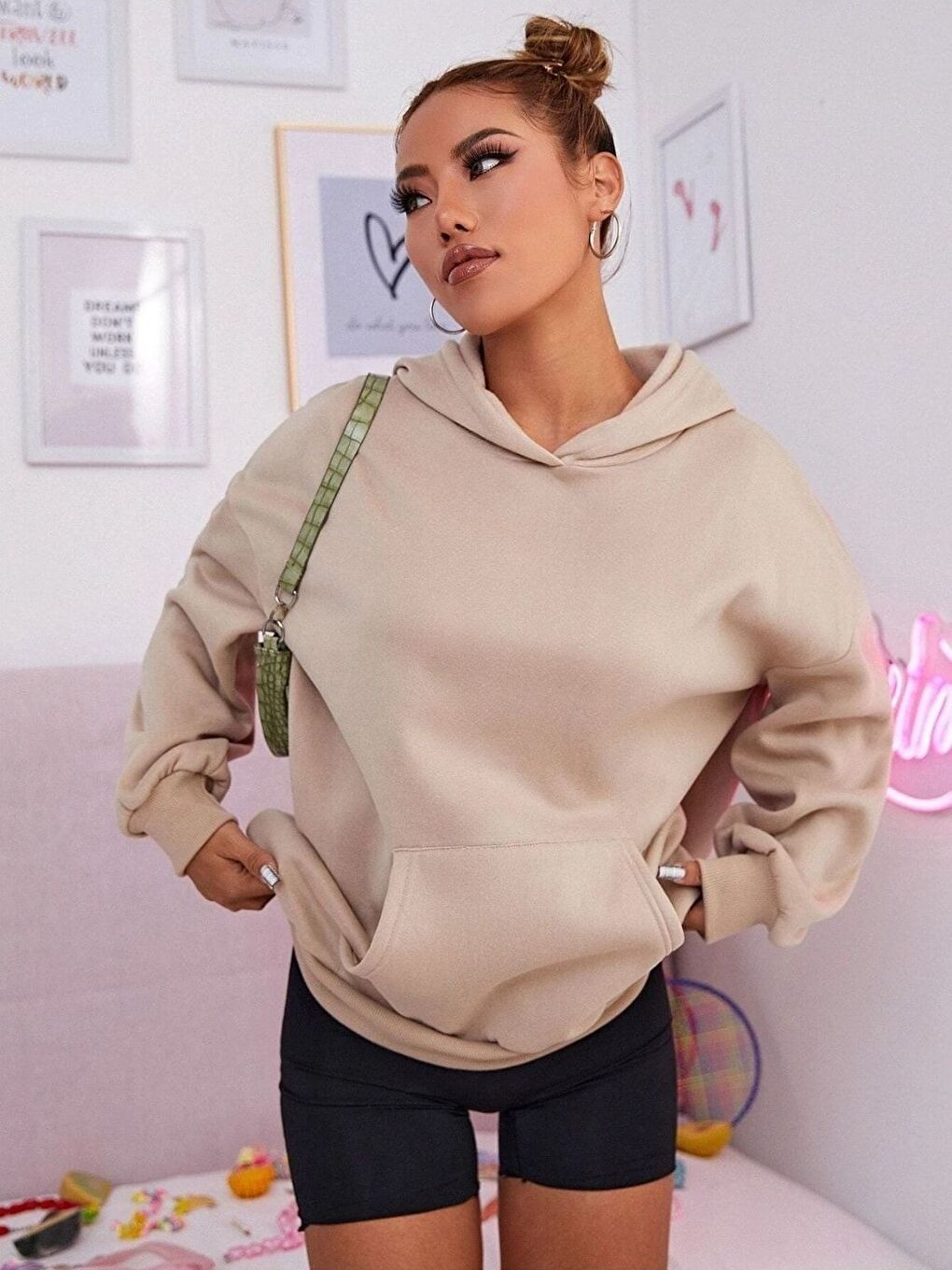 Kadın Bej Butterfly Baskılı Oversize Kapüşonlu Sweatshirt Hoodie-1