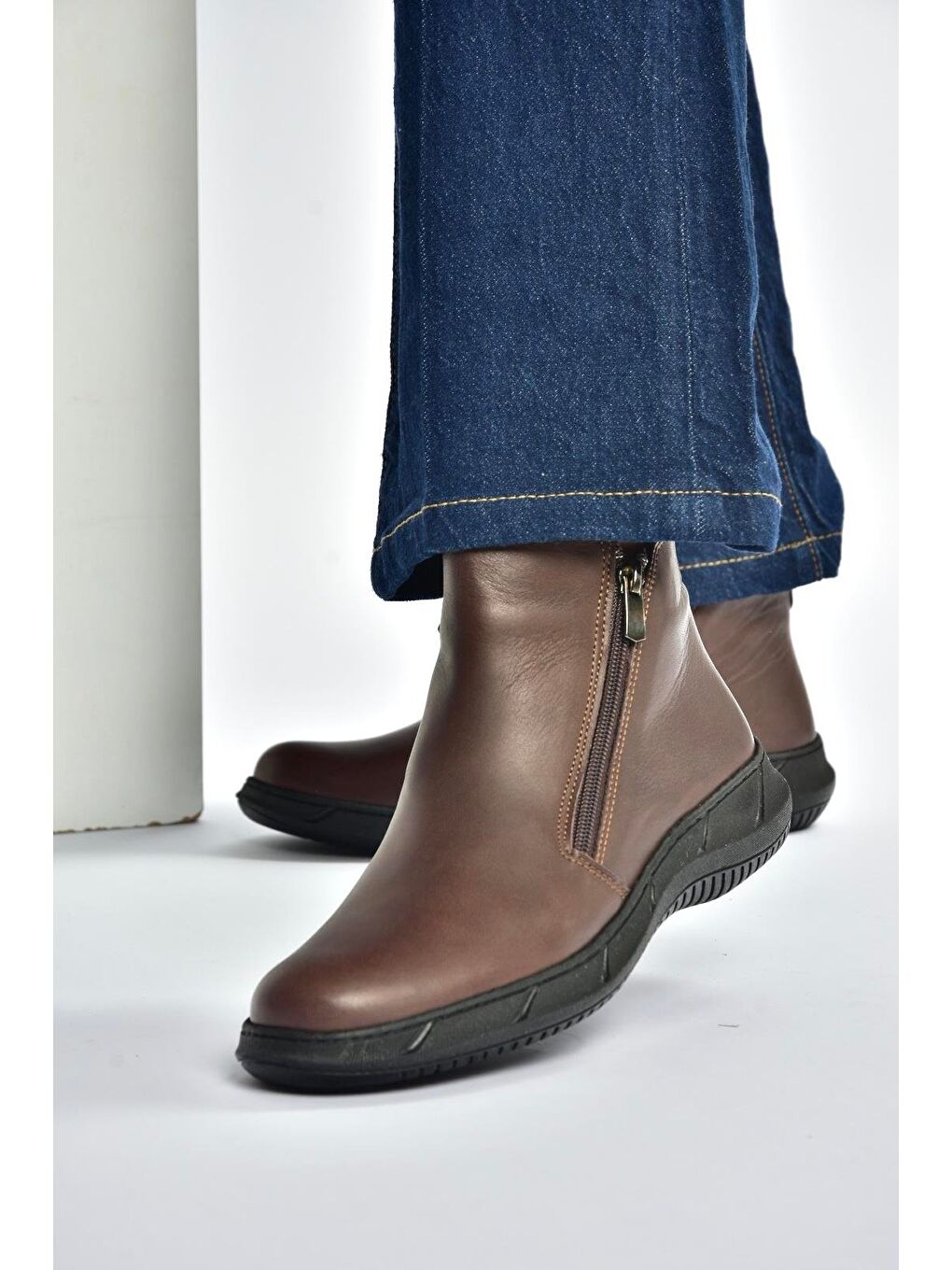 Kahverengi Kadın Bot V398577603-2