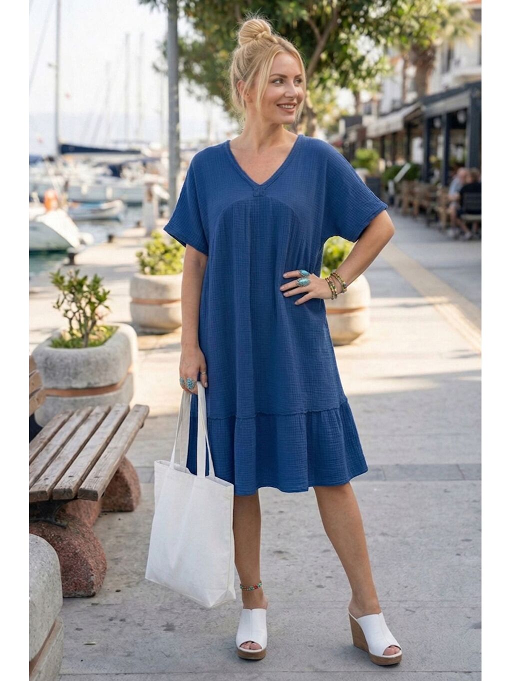 Koyu Mavi V Yaka Kısa Kol Eteği Fırfırlı Casual Müslin Geniş Kesim Dokuma Elbise 106 75
