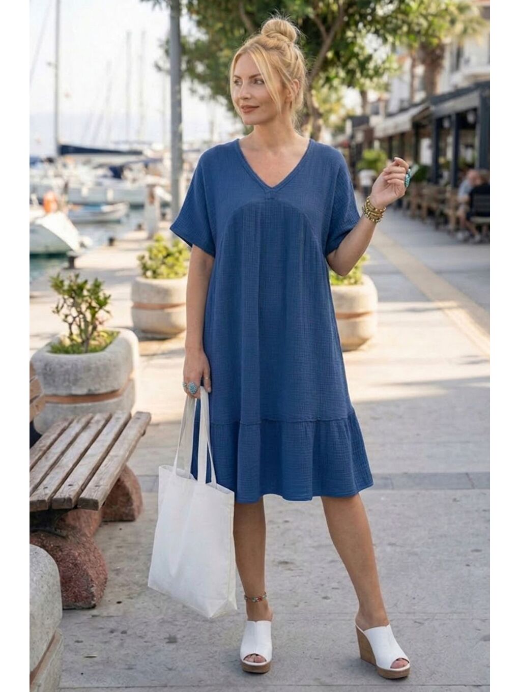 Koyu Mavi V Yaka Kısa Kol Eteği Fırfırlı Casual Müslin Geniş Kesim Dokuma Elbise 106 75-1