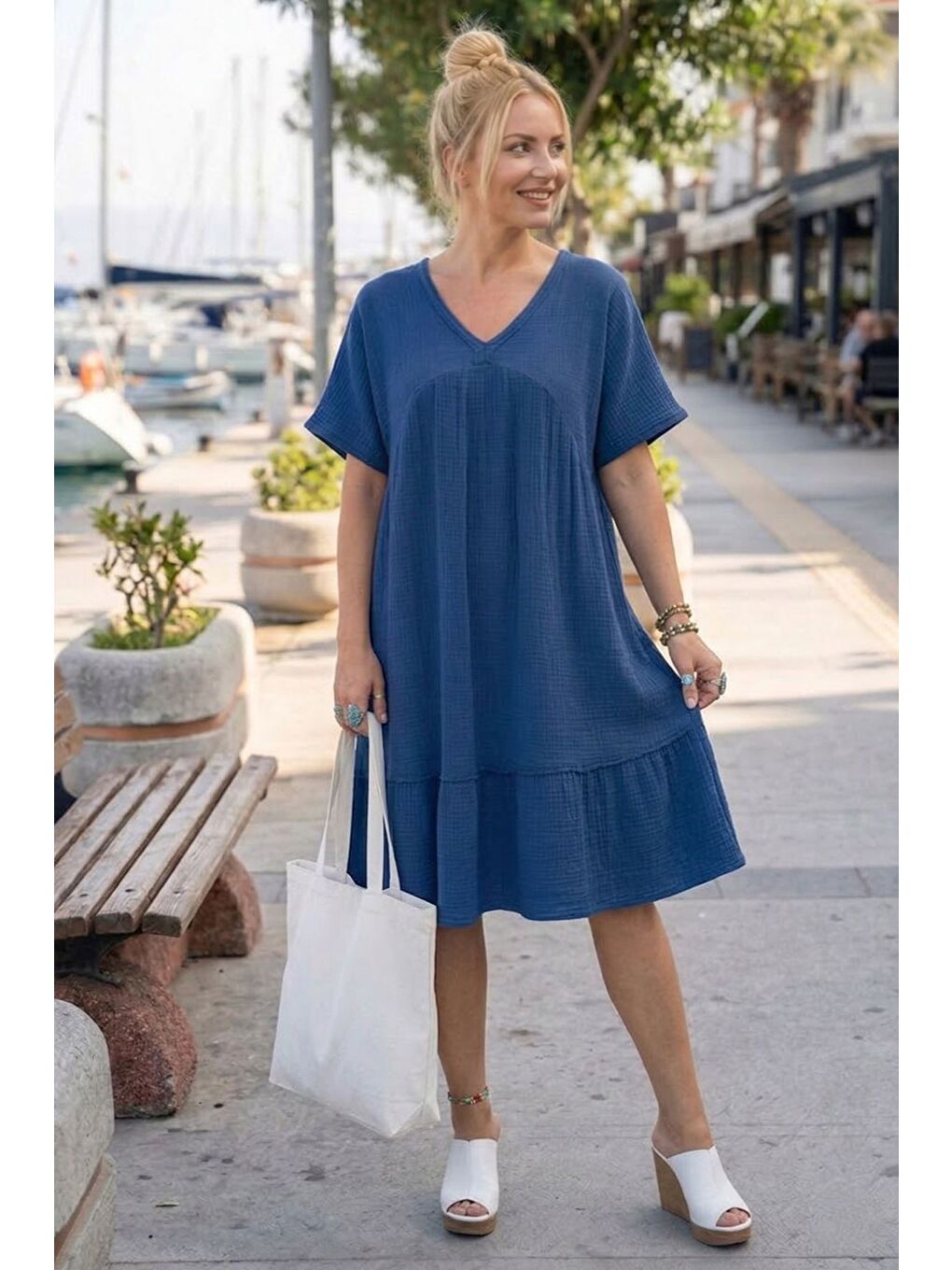 Koyu Mavi V Yaka Kısa Kol Eteği Fırfırlı Casual Müslin Geniş Kesim Dokuma Elbise 106 75-2