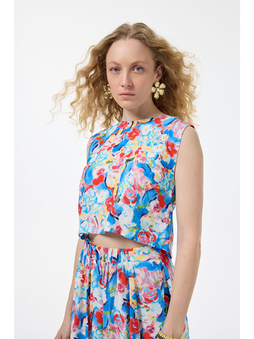 Sırtı Bağlama Dekolteli Çiçekli Bluz Mavi-3