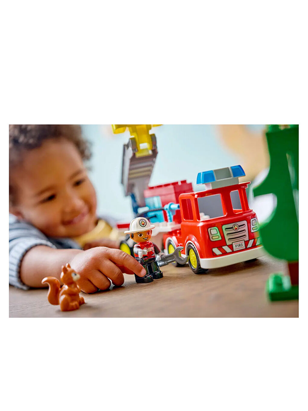 DUPLO Kasabası Hortumlu İtfaiye Aracı ve İtfaiyeci 10473-7