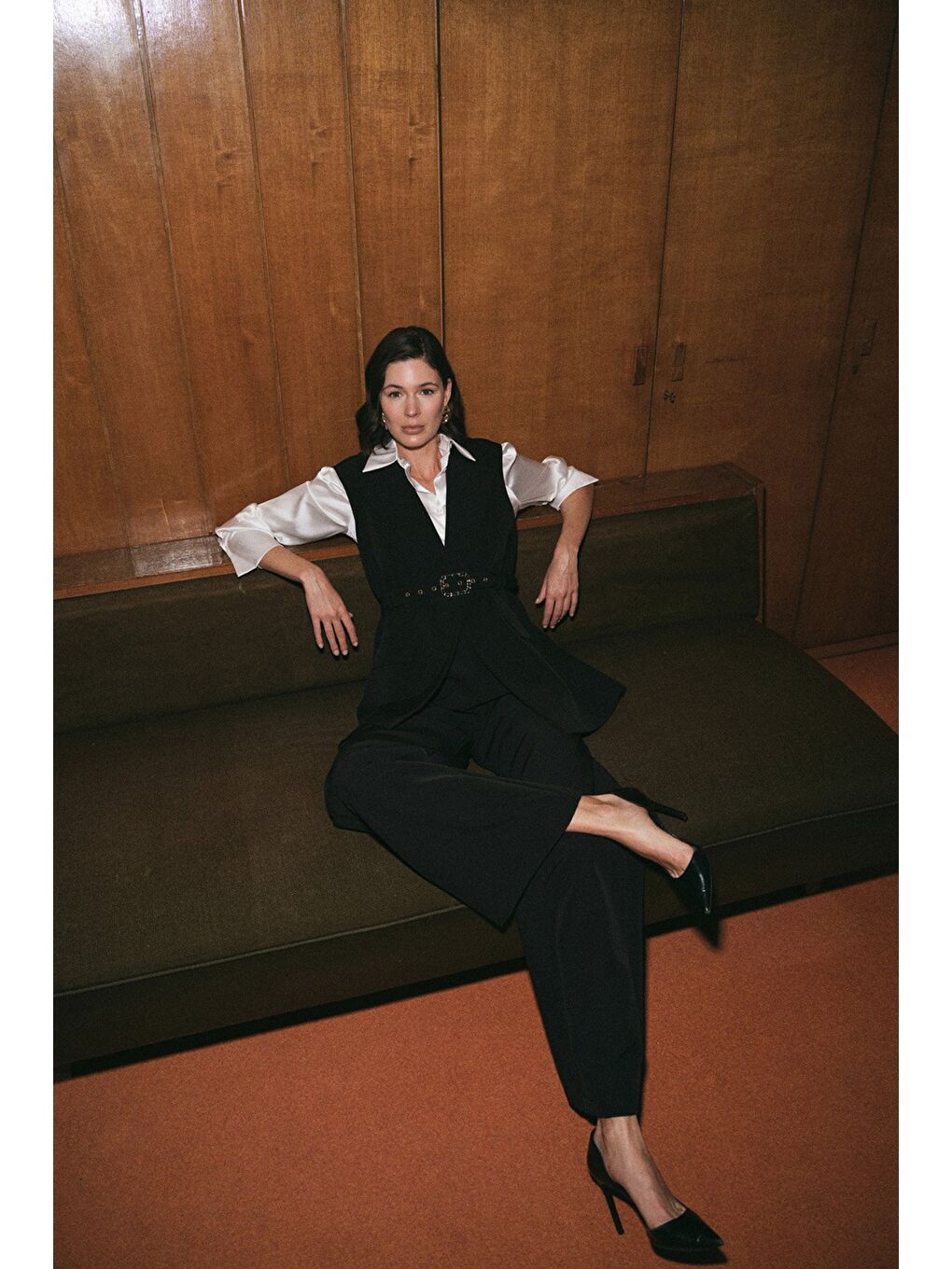 Kemer Detaylı Yelek - Siyah-1