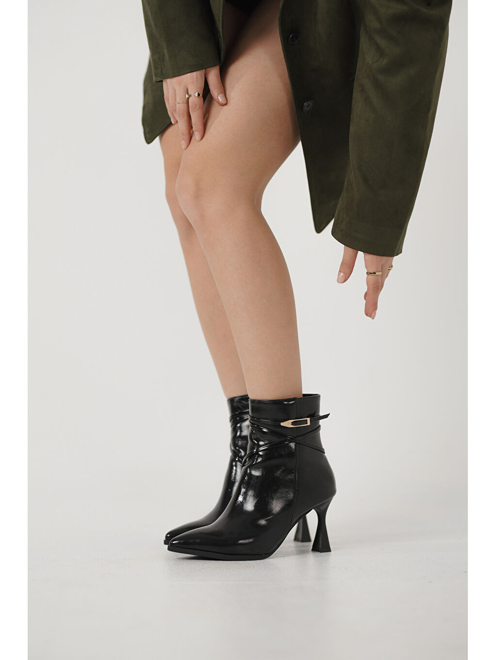 Siyah Lilli Kadın Sivri Burun kBot-2