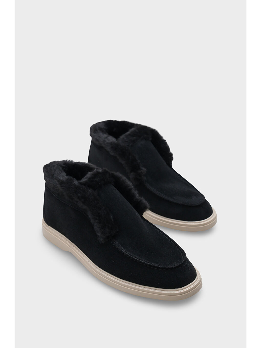 Siyah Rissa Kadın Bot-1