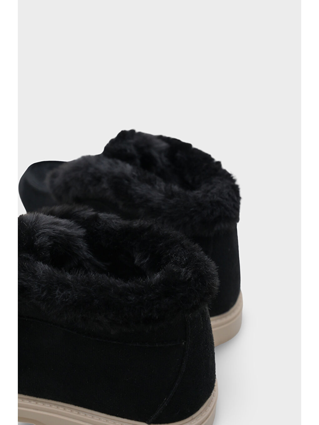 Siyah Rissa Kadın Bot-2