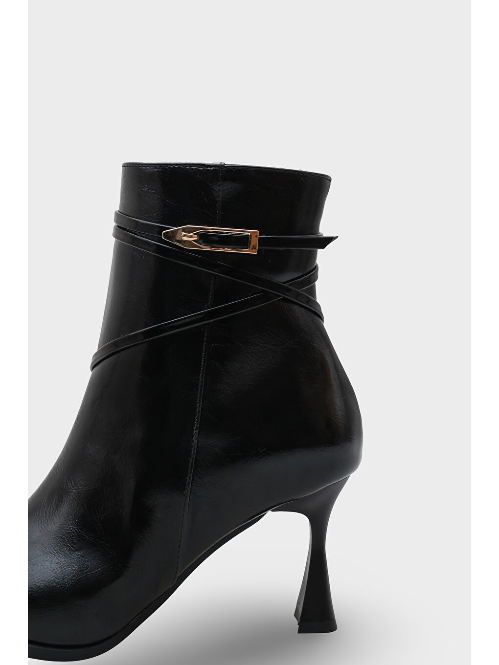 Siyah Lilli Kadın Sivri Burun kBot-3