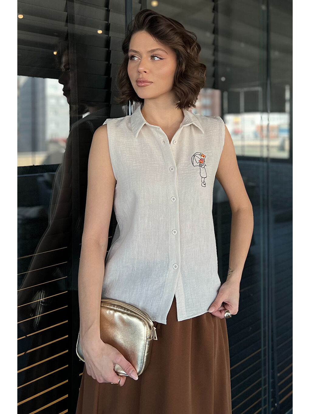 Gülseli Bej Nakışlı Kolsuz Kadın Keten Gömlek