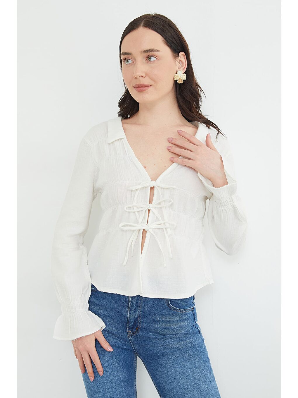 Beyaz Önü Bağlamalı Gipeli Müslin Kumaş Bluz-2