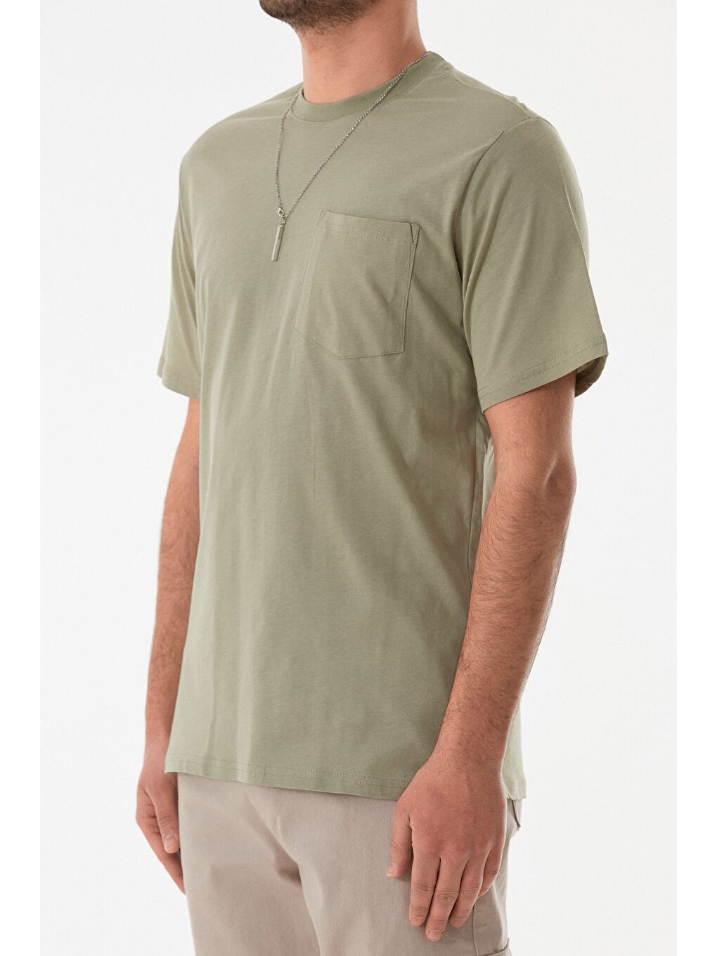 Haki Cepli Kolye Detaylı Bisiklet Yaka Tişört-4