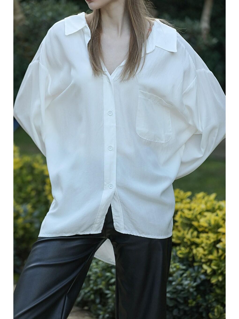 Kadın Beyaz Owersize Uzun Basic Gömlek-1