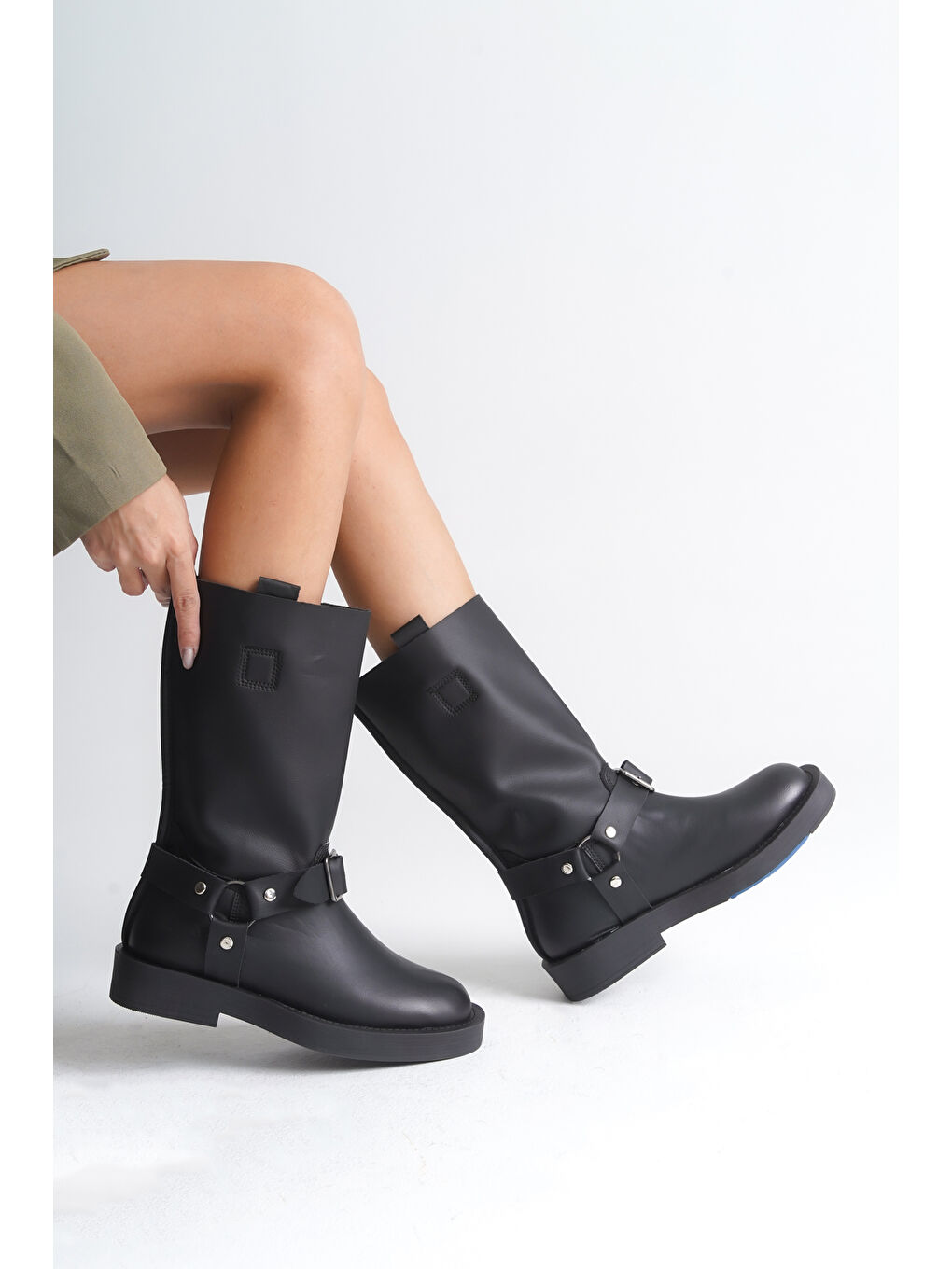 Siyah Motorcu Uzun Kadın Bot-1