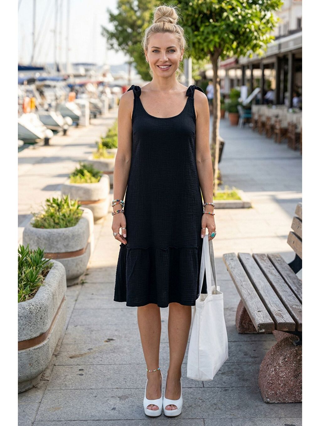 Siyah Askılı Eteği Fırfırlı Omuzdan Bağlamalı Casual Müslin Dokuma Elbise 95 50