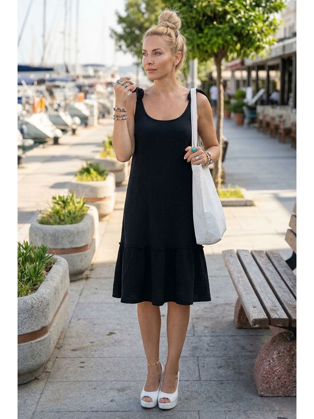 Siyah Askılı Eteği Fırfırlı Omuzdan Bağlamalı Casual Müslin Dokuma Elbise 95 50-1