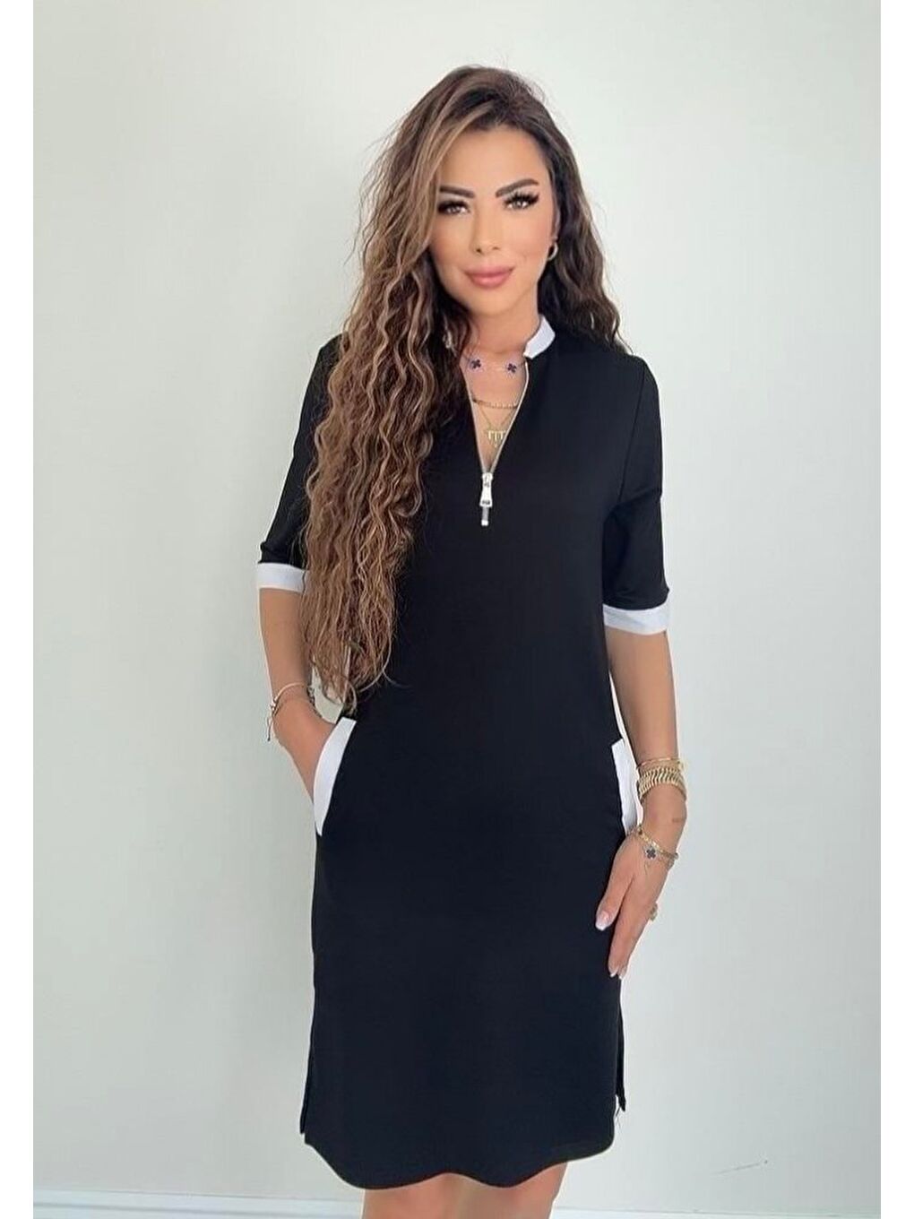 Siyah Kadın Kısa Kollu Yakadan Fermuarlı Cepli Yandan Yırtmaçlı Viskon Elbise