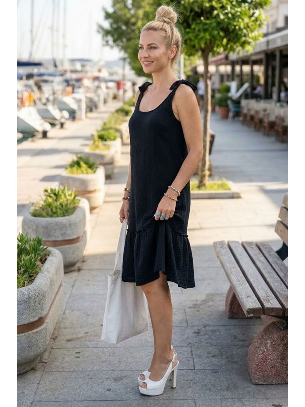 Siyah Askılı Eteği Fırfırlı Omuzdan Bağlamalı Casual Müslin Dokuma Elbise 95 50-2