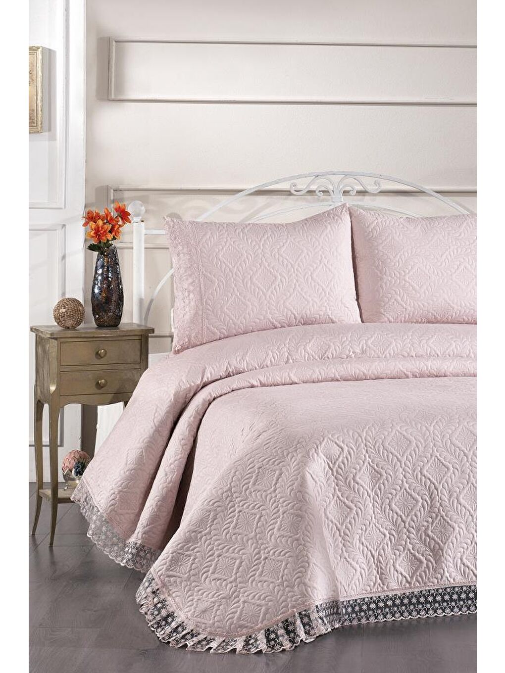 Pembe Zoya Dantelli Kapitoneli Ultrasonik Çift Kişilik Yatak Örtüsü Pudra