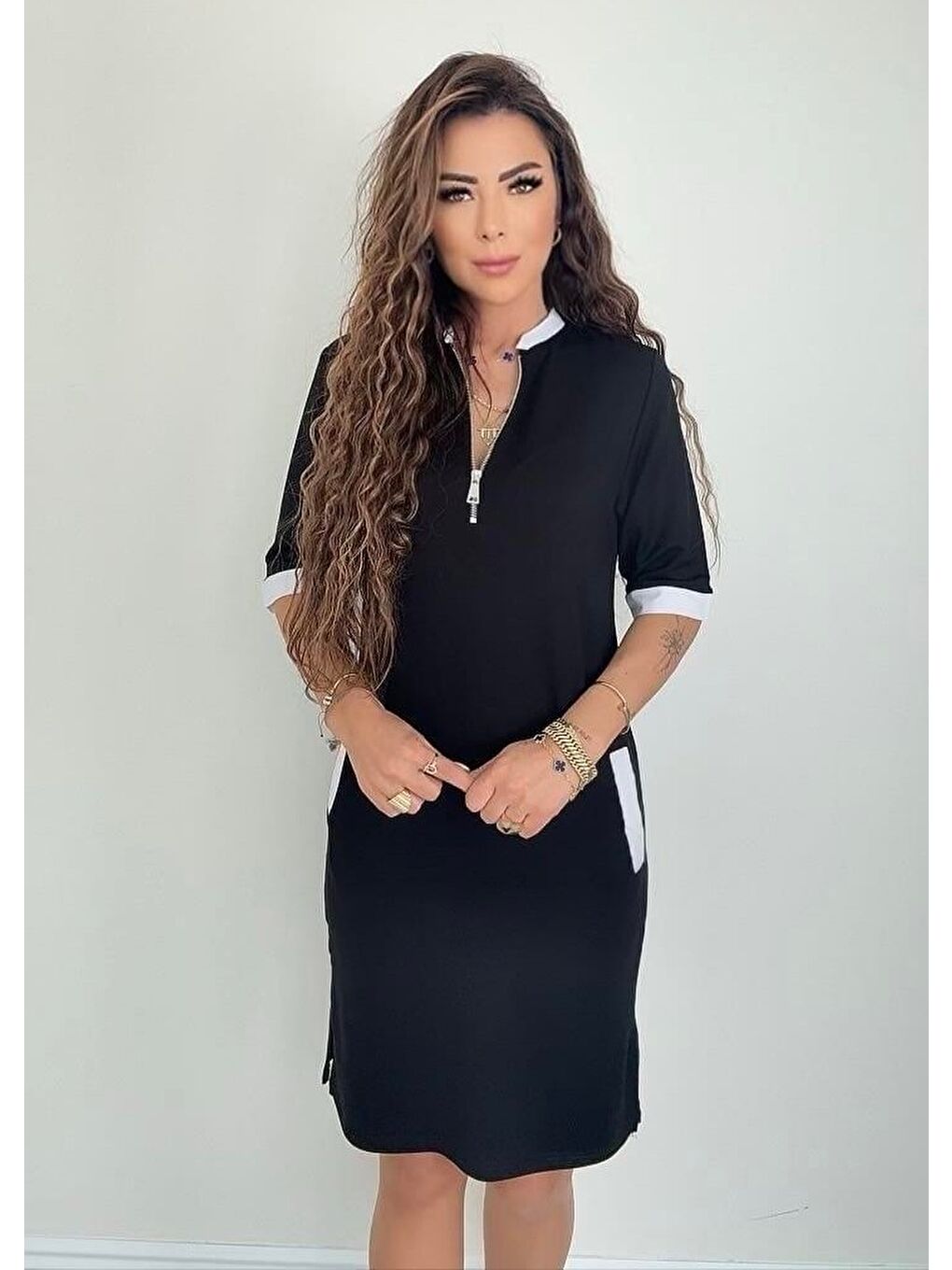 Siyah Kadın Kısa Kollu Yakadan Fermuarlı Cepli Yandan Yırtmaçlı Viskon Elbise-1