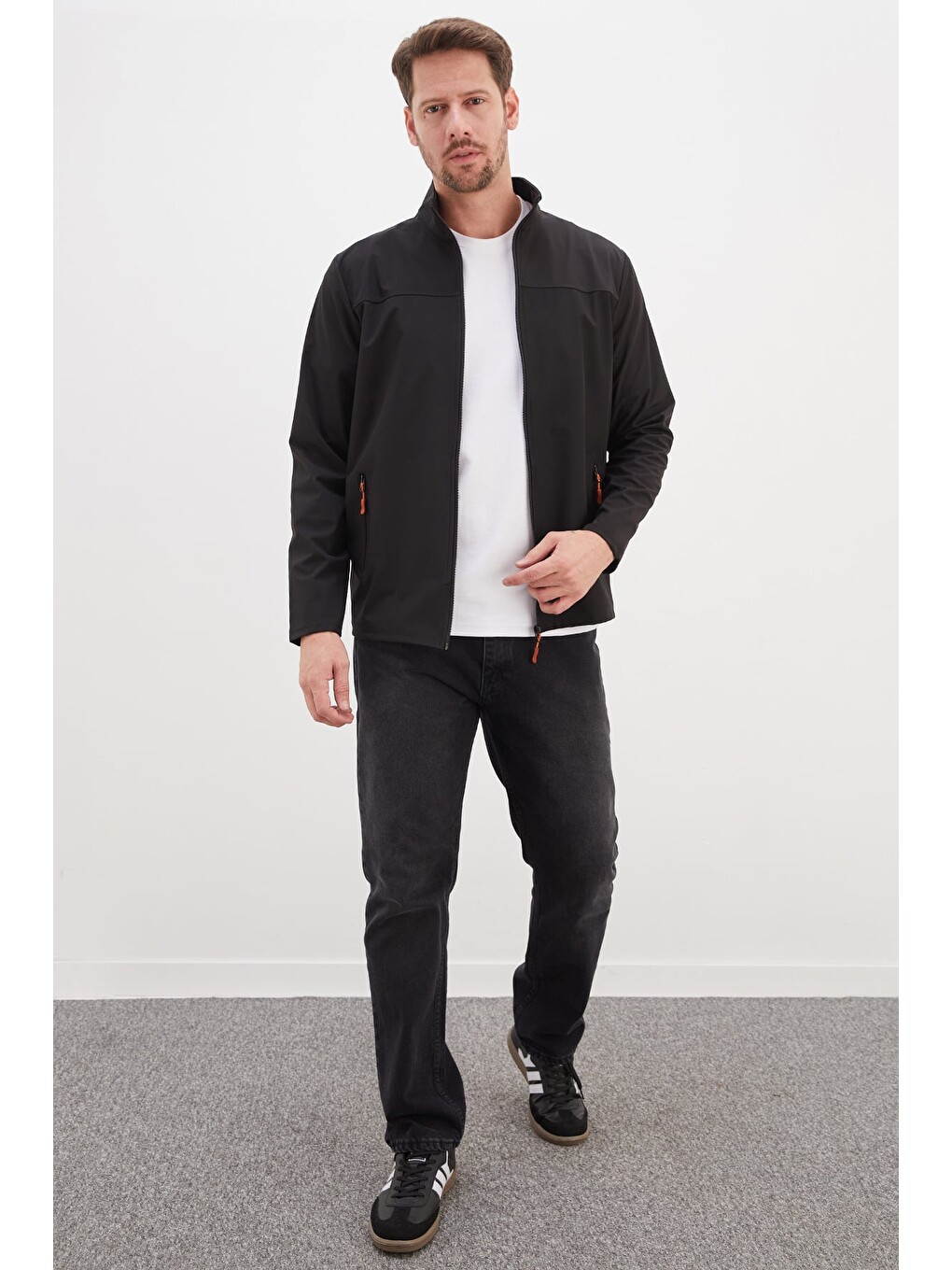 Siyah Fermuarlı Dik Yaka Softshell Ceket-1