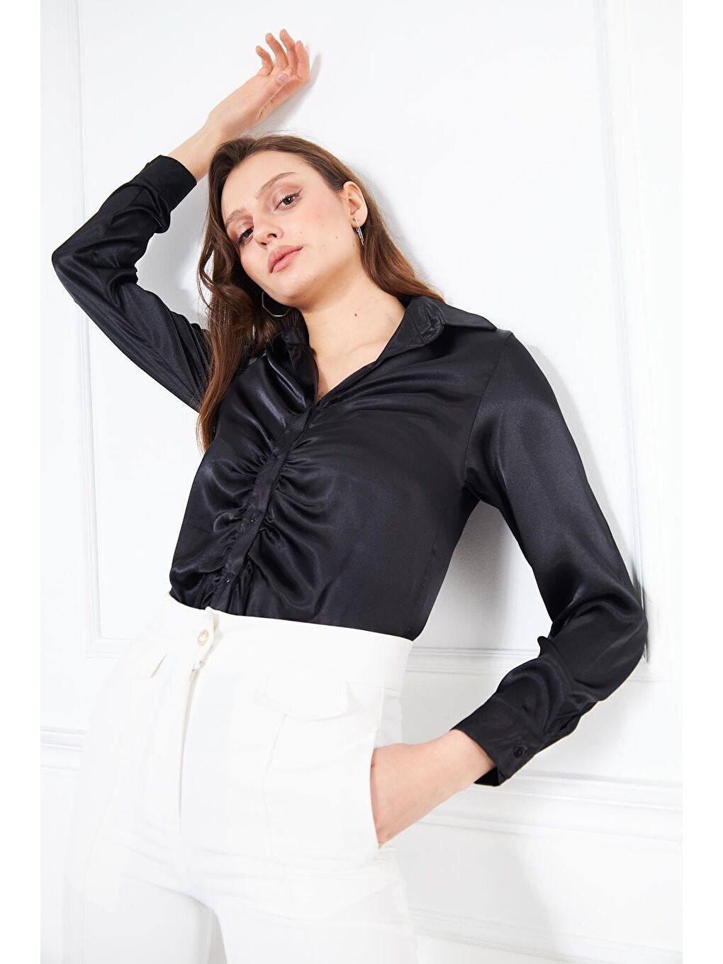 Siyah Kadın Büzgülü Saten Gömlek-1