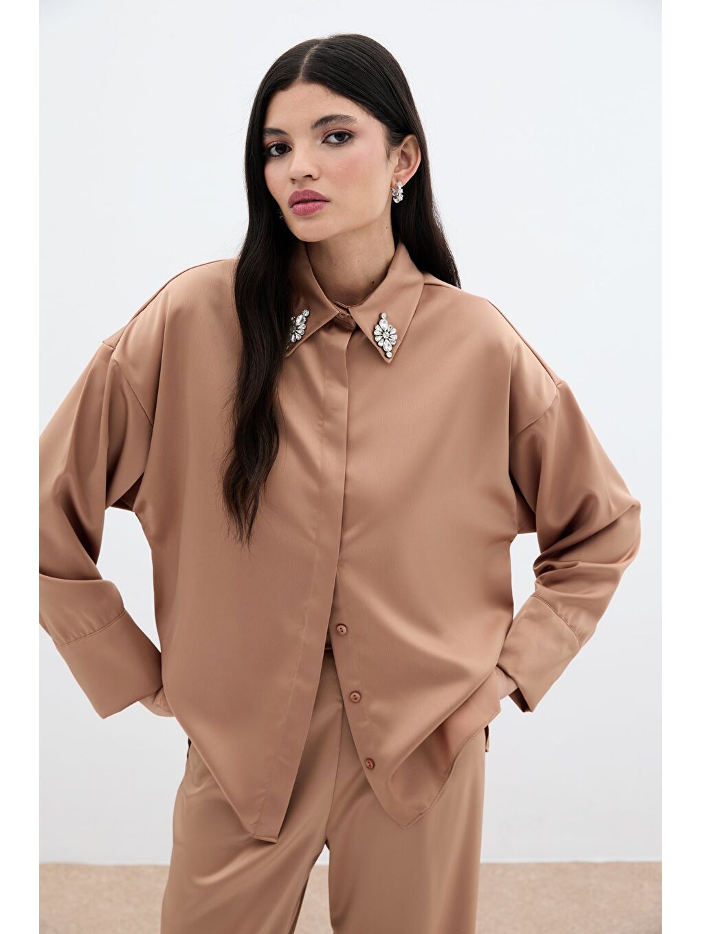 Kahverengi Aksesuar Detaylı Gömlek - Camel-2