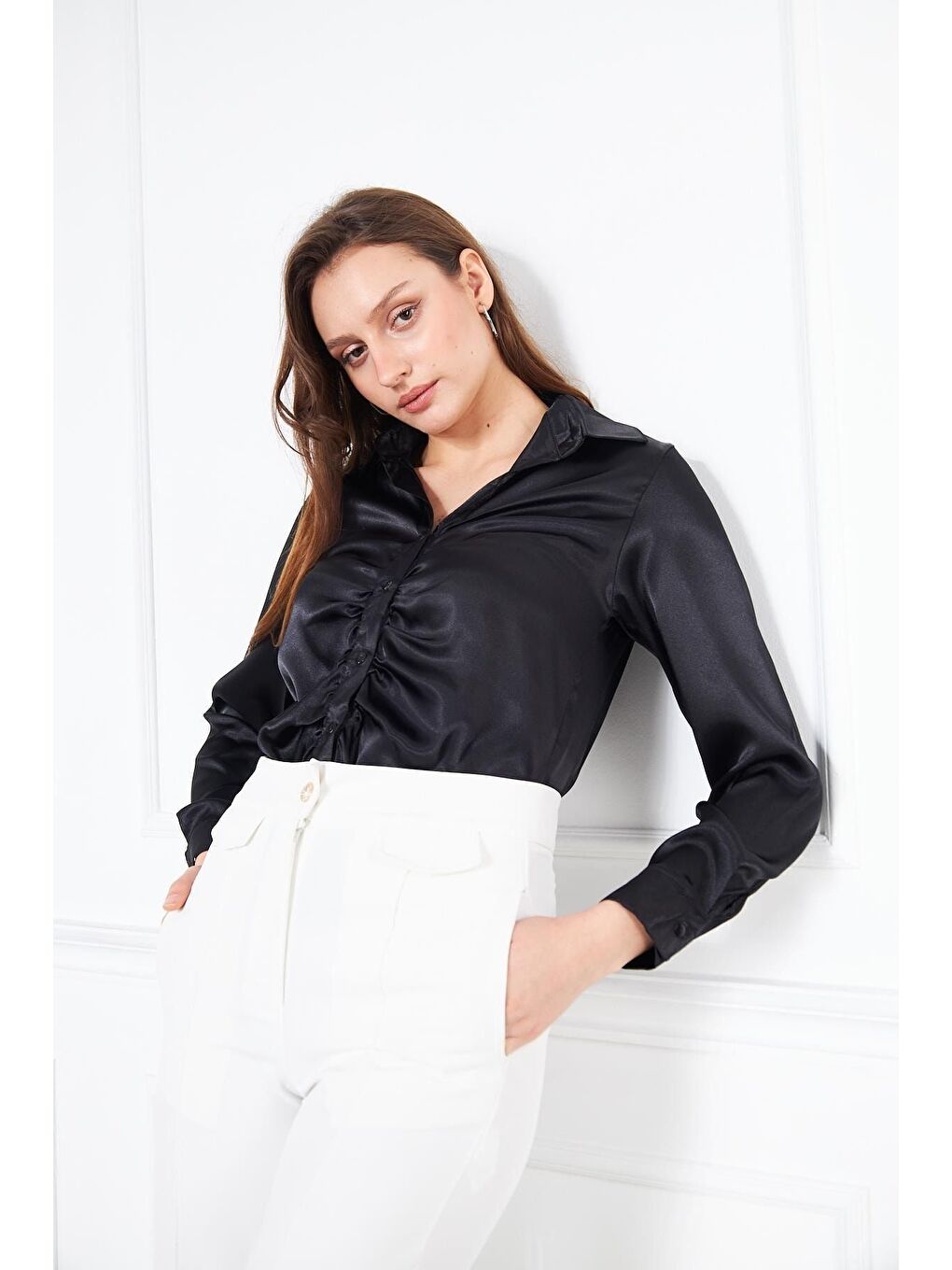 Siyah Kadın Büzgülü Saten Gömlek-2