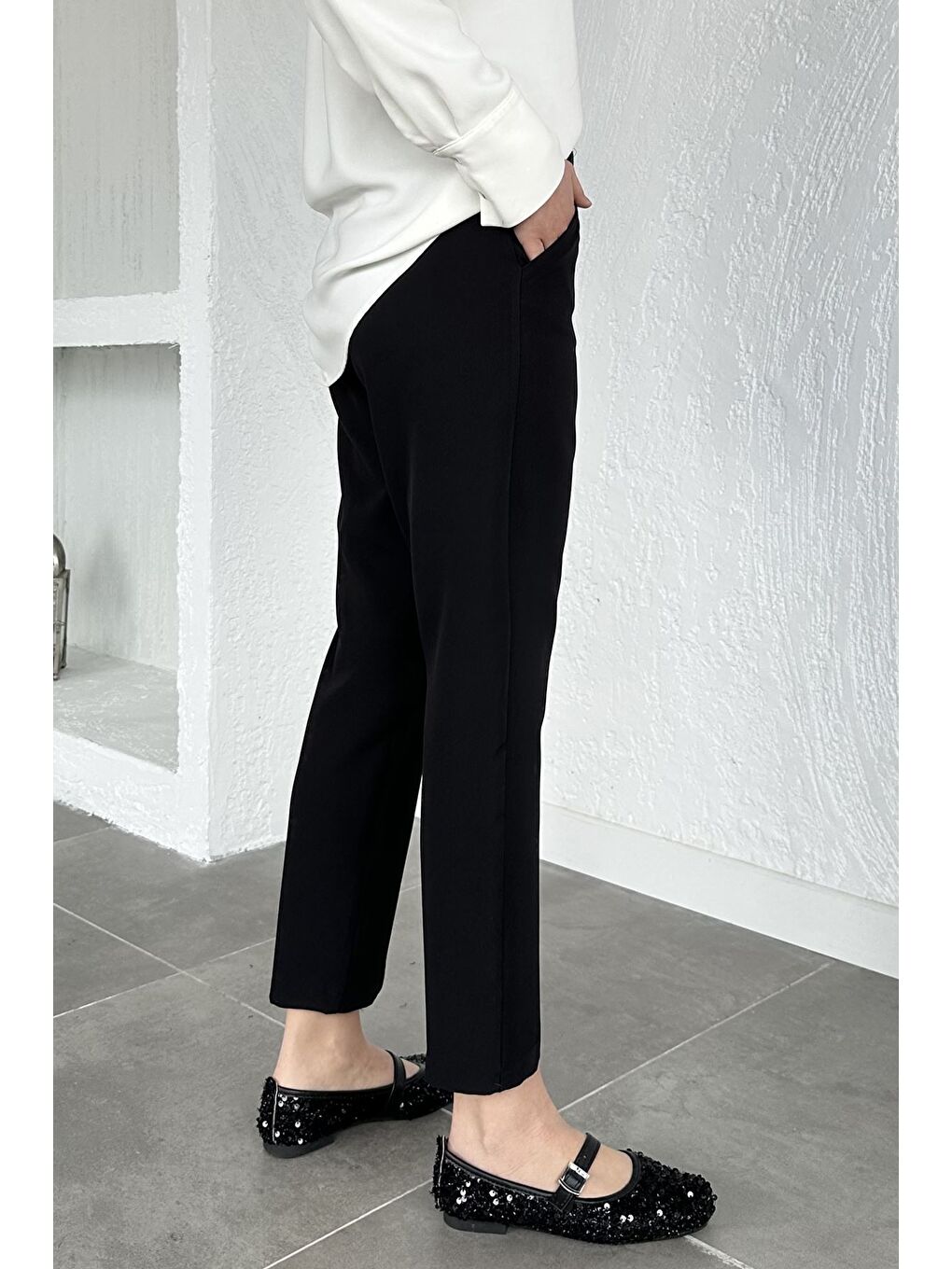 Siyah Puane Bel Lastikli Yüksek Bel Tesettür Kumaş Pantolon-4