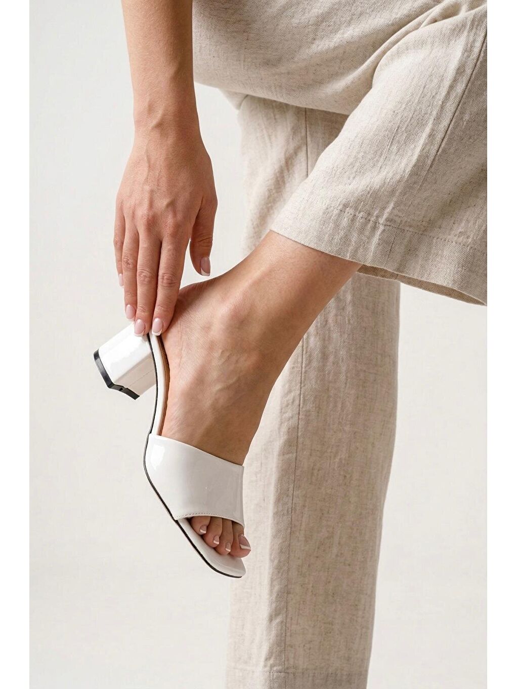 Kadın Diodore Beyaz Cilt Günlük Rahat Kalın Topuklu Terlik-2