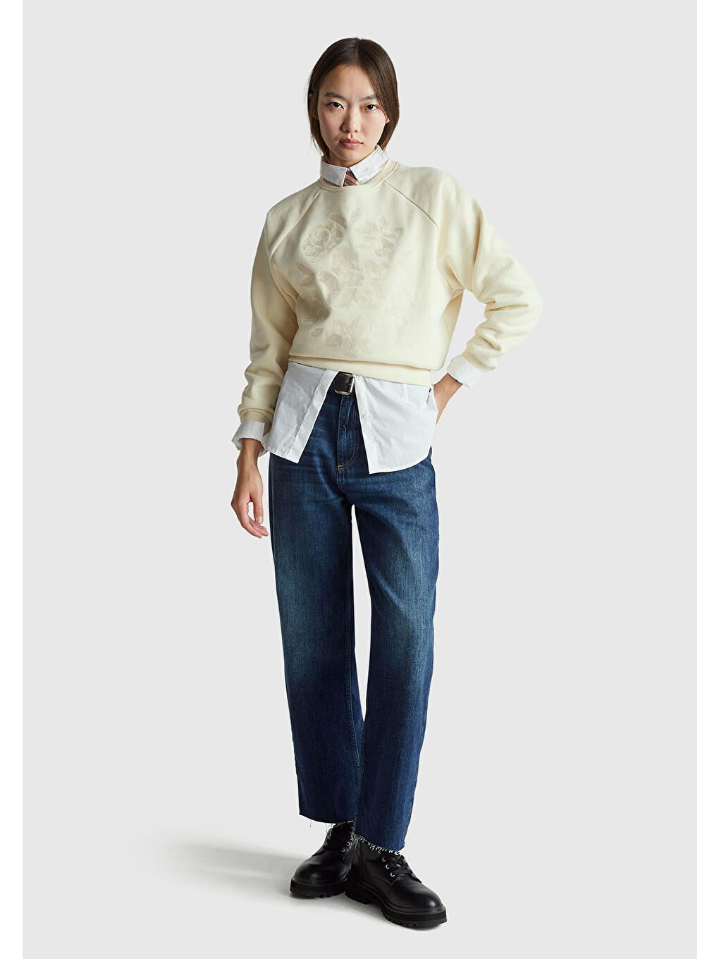 Ekru Kadın Krem Pamuk Karışımlı Önü Çiçek Desenli Bisiklet Yaka Sweatshirt-4