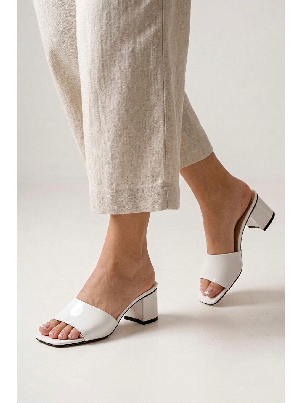 Kadın Diodore Beyaz Cilt Günlük Rahat Kalın Topuklu Terlik-3