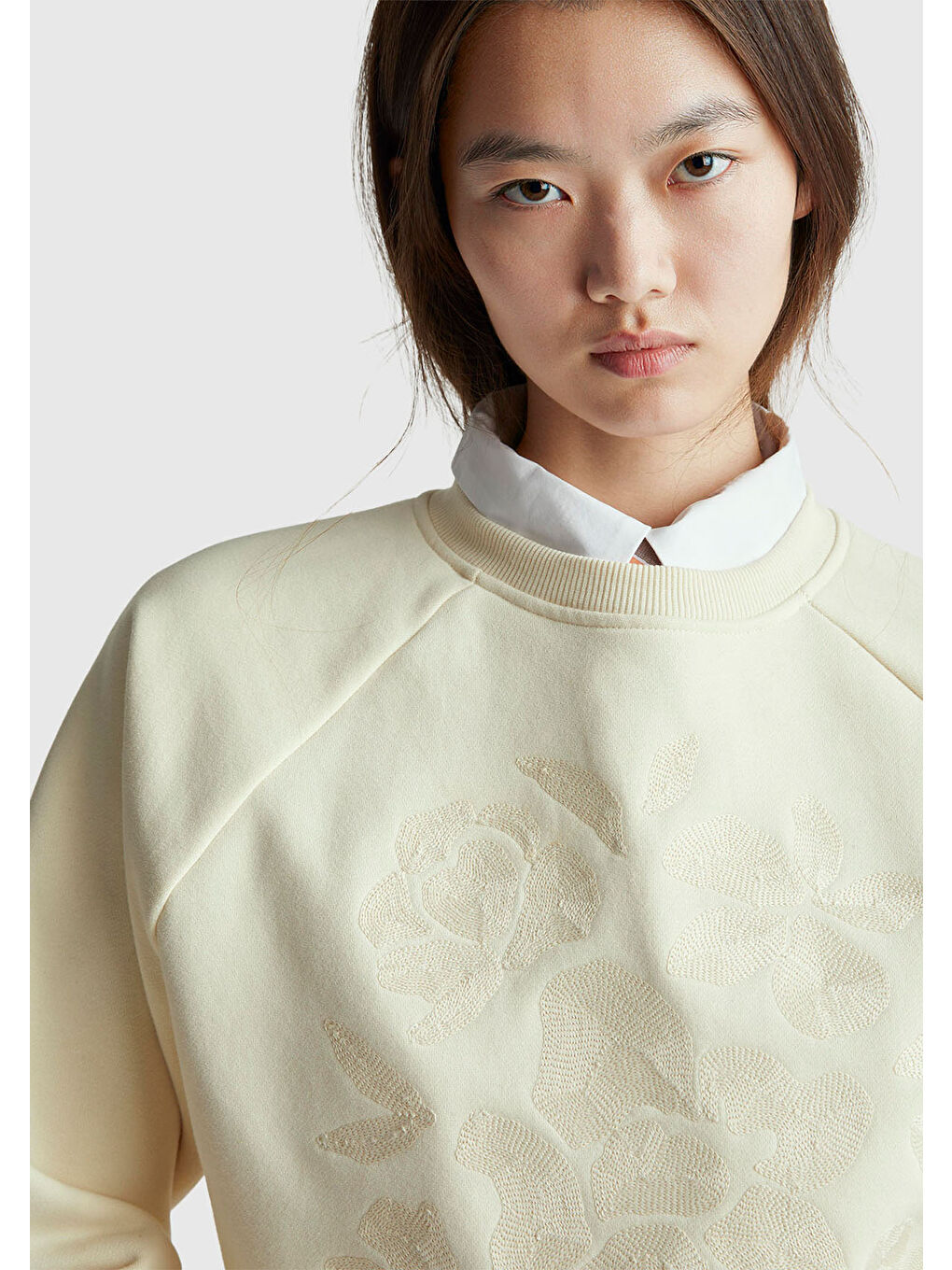 Ekru Kadın Krem Pamuk Karışımlı Önü Çiçek Desenli Bisiklet Yaka Sweatshirt-5