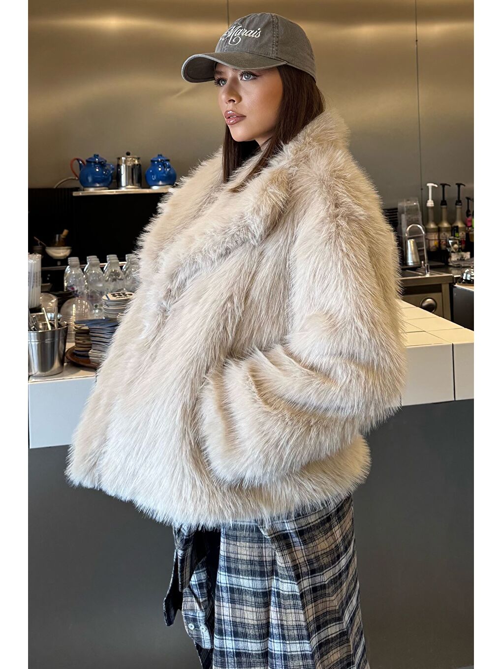 Bej Kadın Astarlı Kürklü Kısa Mont