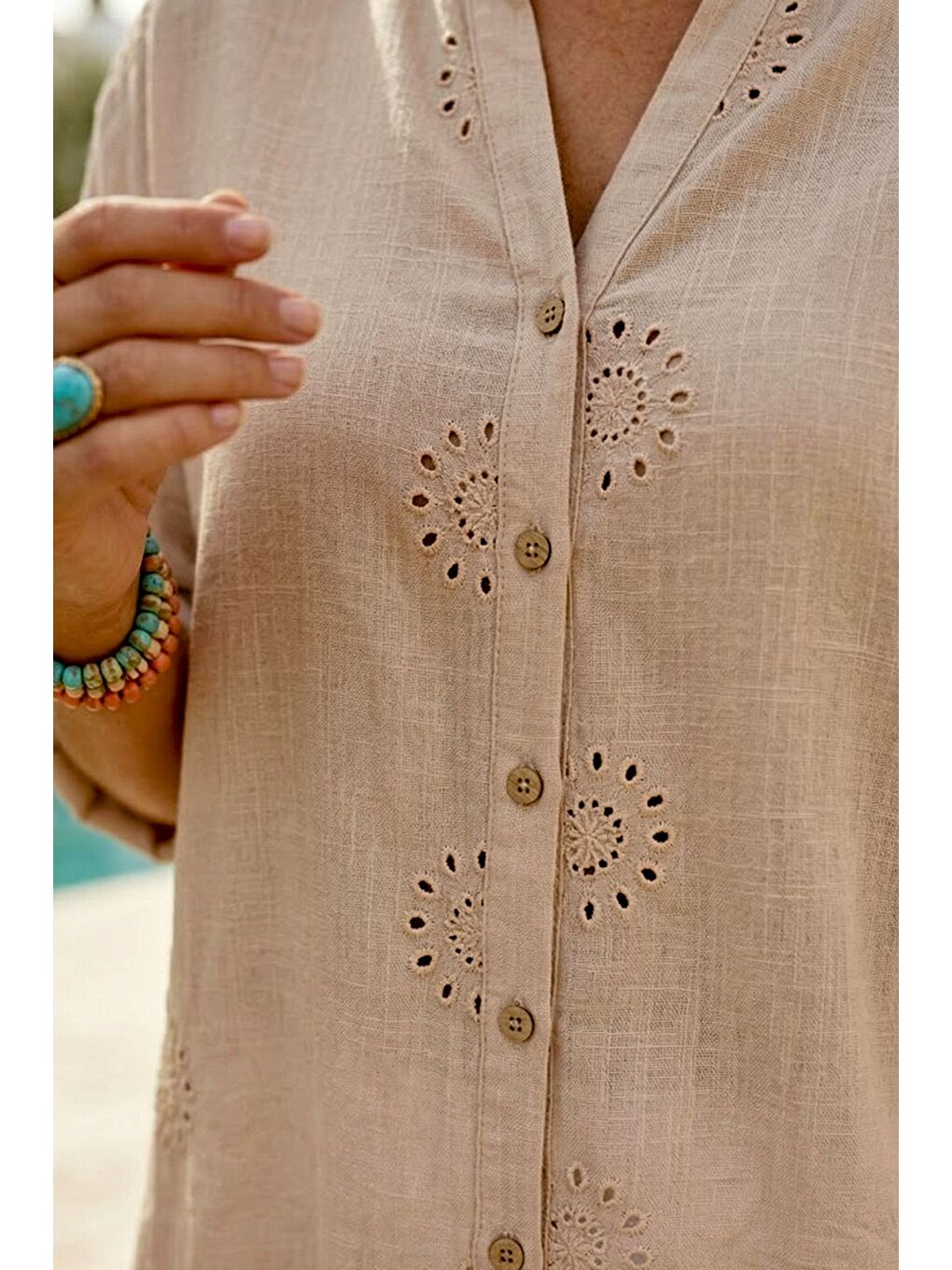 Bej Hakim Yaka Düğmeli Uzun Kollu Düğmeli Casual Müslin Dokuma Gömlek 75 63-1