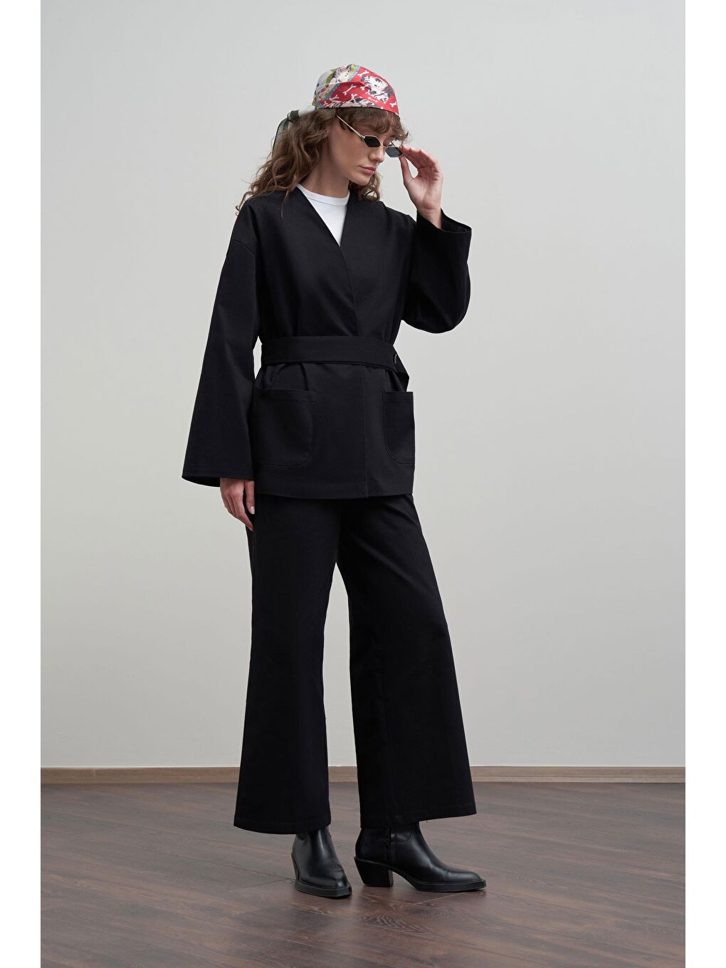 Siyah-V Yaka Kuşaklı Gabardin Ceket-1