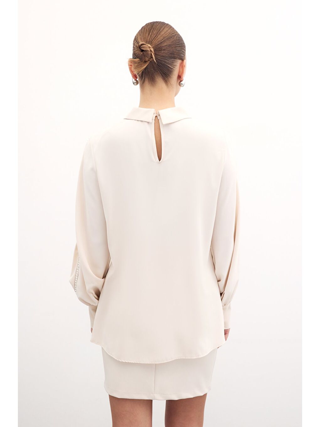 Kolları İnci Detaylı Bluz - Bej-5